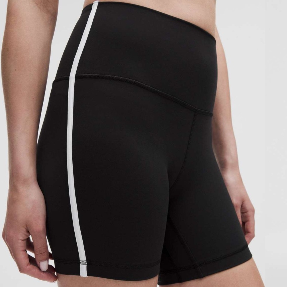 NWT 0 Lululemon Align Hi-Rise Stripe Short 6” inseam Black Activewear Workout - Picture 1 of 10